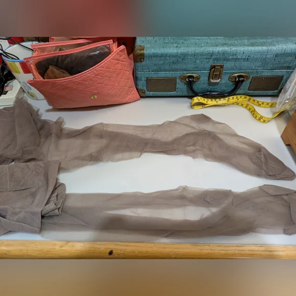 VTG Hosiery Bag w/7 Pairs Of Stockings - Picture 7 of 8